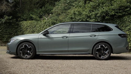 VOLKSWAGEN PASSAT ESTATE 1.5 eTSI Life 5dr DSG view 32